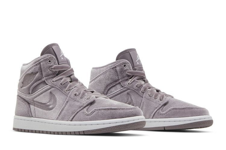 DQ8397-500 Nike Air Jordan 1 Mid "Purple Velvet" (Women's)