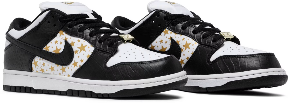 DH3228-102 Supreme à Nike SB Dunk Low OG QS Gold Stars "White/Black" (Men's)