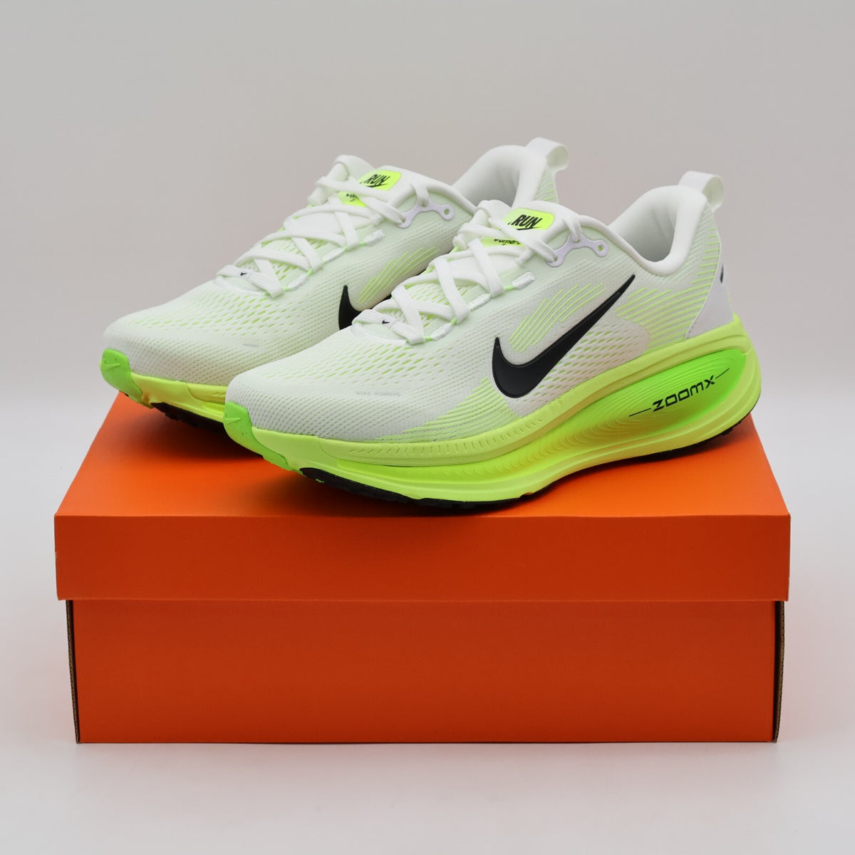 HM6803-100 Nike Vomero 18 White Black Electric Green Volt (Men's)