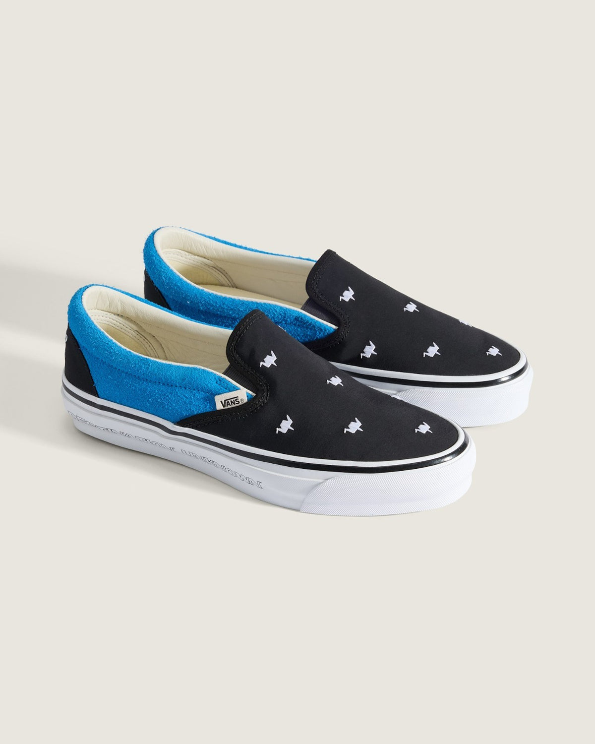 VN000ZACFW0 Liberaiders à Vans Premium Classic Slip-On 98 (Men's)