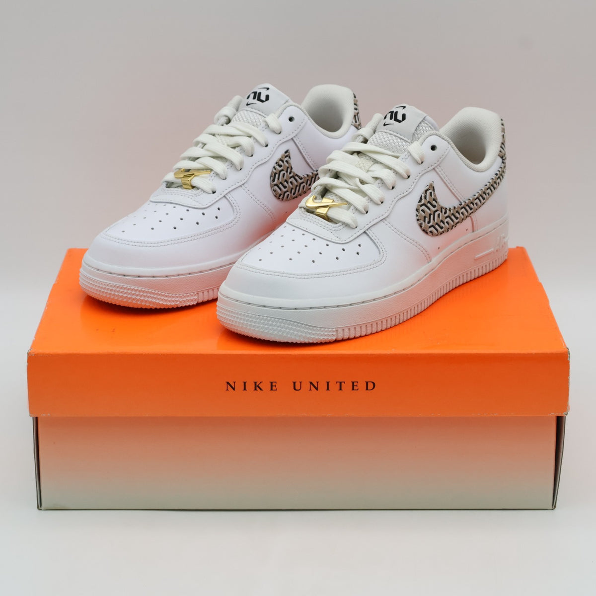 DZ2709-100 Nike WMNS Air Force 1 Low United in Victory White