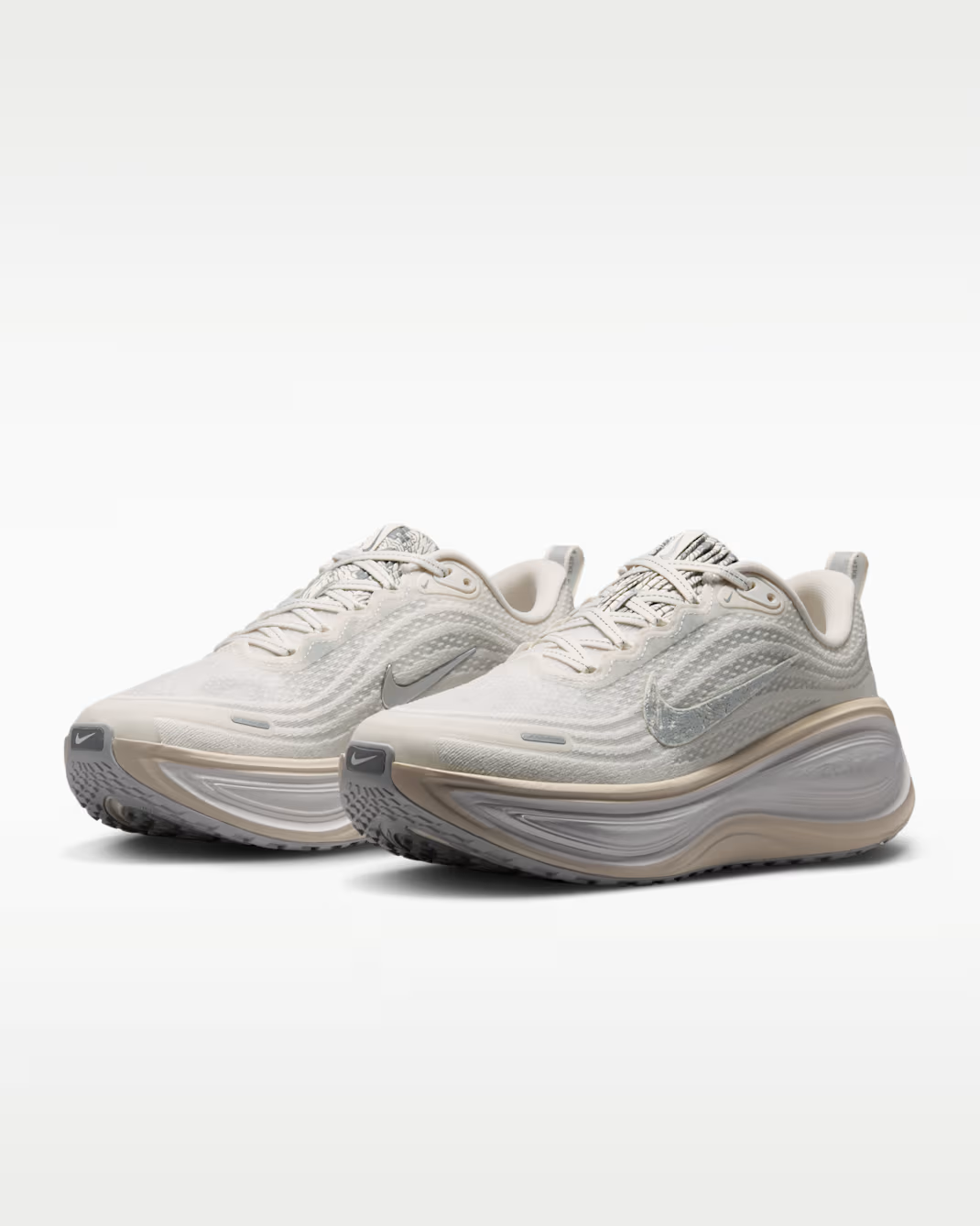 IM8331-001 Nike Vomero Plus SE (Women's)