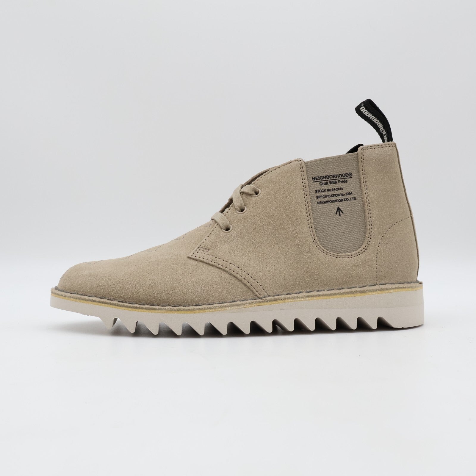 26179531 NEIGHBORHOOD Clarks Desert Boot Beige (Men's)