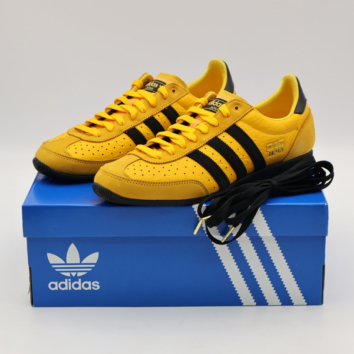 JI2665 adidas Originals Japan Core Yellow Core Black Gold Metallic (Women's)
