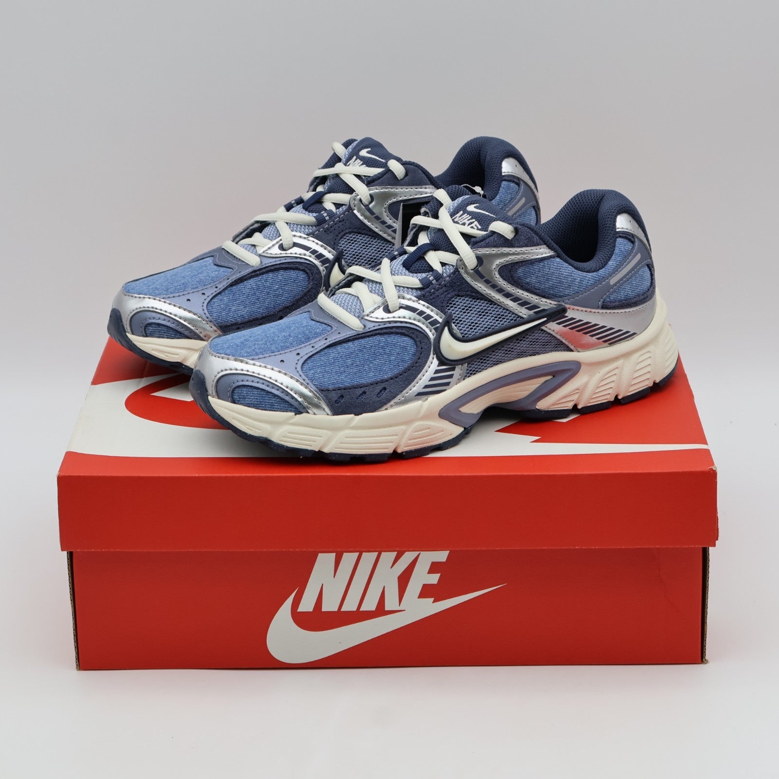 IH3649-006 Nike V5 RNR SE Denim (Men's)