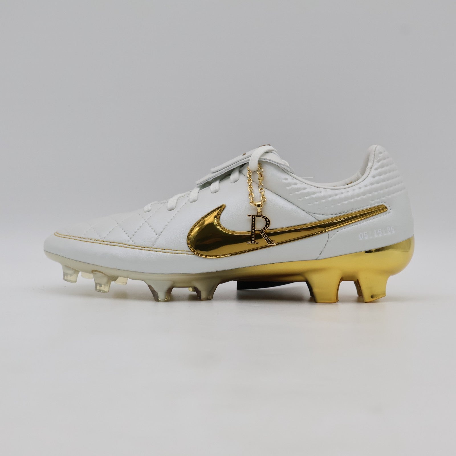 IF4388-100 Ronaldinho à Nike Tiempo Legend FG Touch of Gold (Men's)
