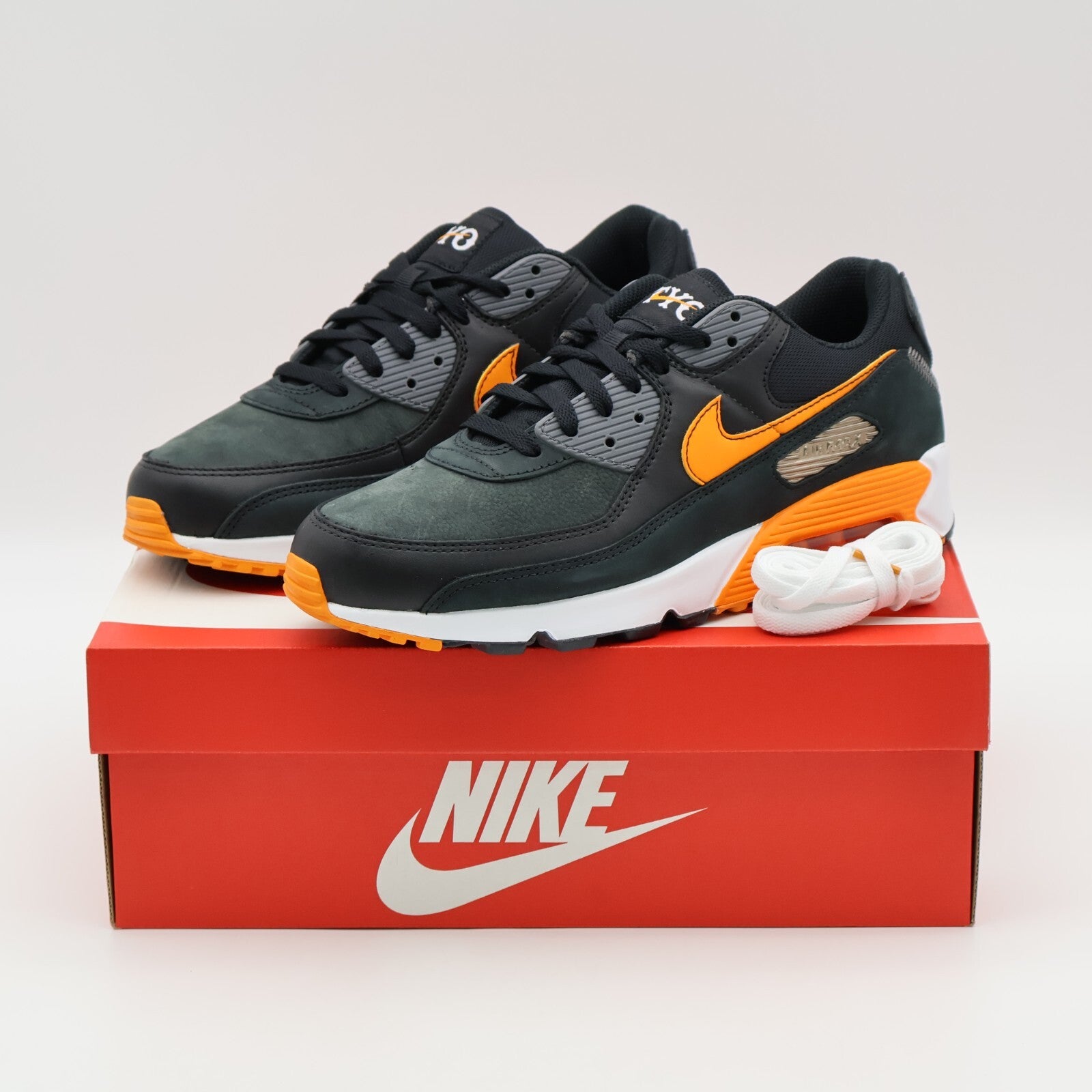 II2353-001 Nike Air Max 90 Tokyo Giants (Men's)