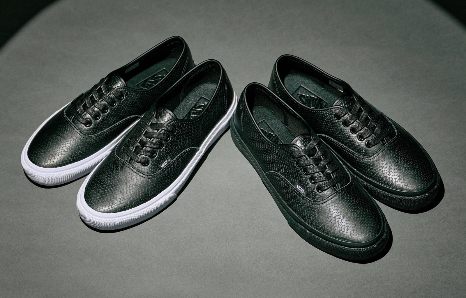 688082-0001 BILLY'S Exclusive Vans Authentic Year of the Snake Black (Men's)