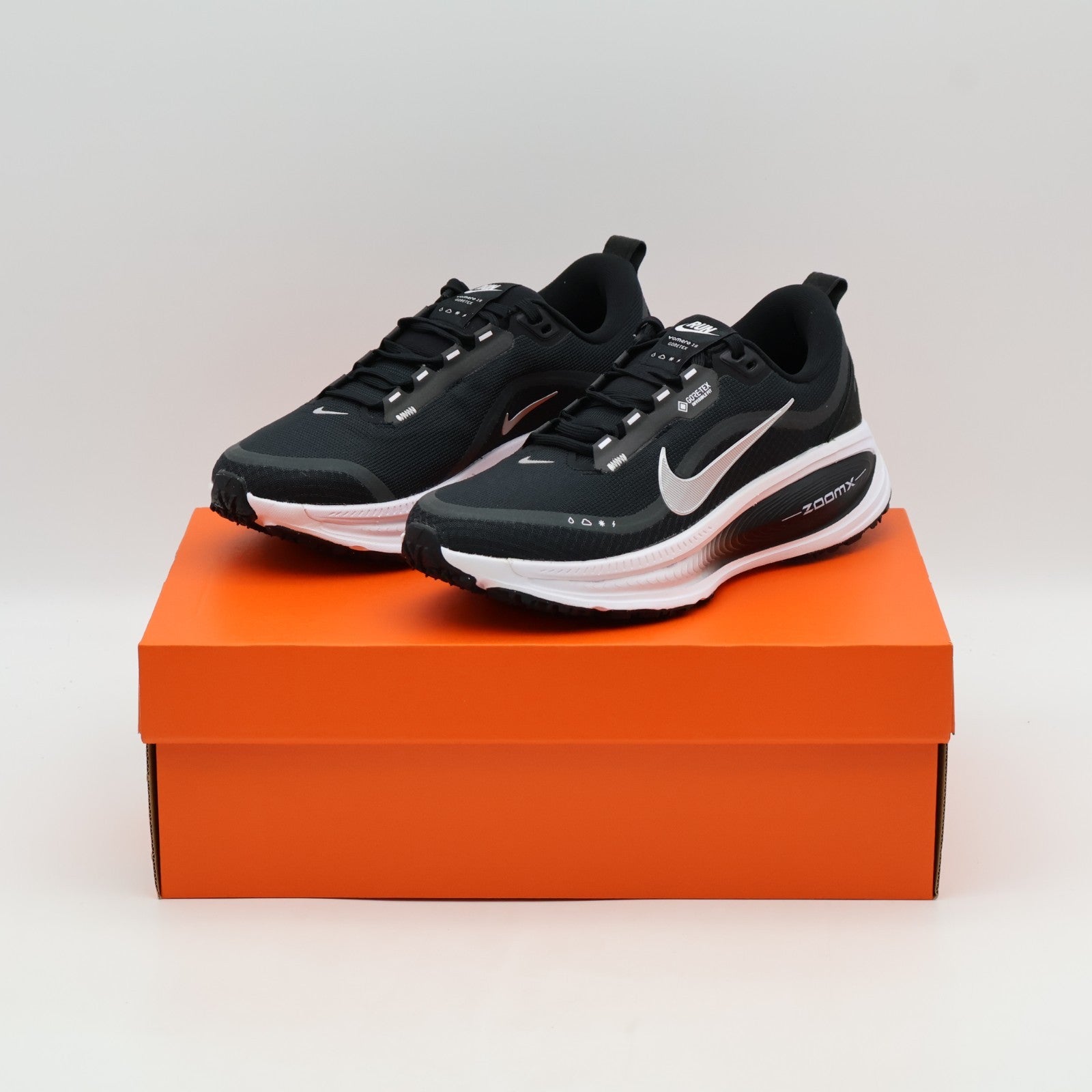 HQ7002-002 Nike Vomero 18 GORE-TEX Black Anthracite White (Women's)