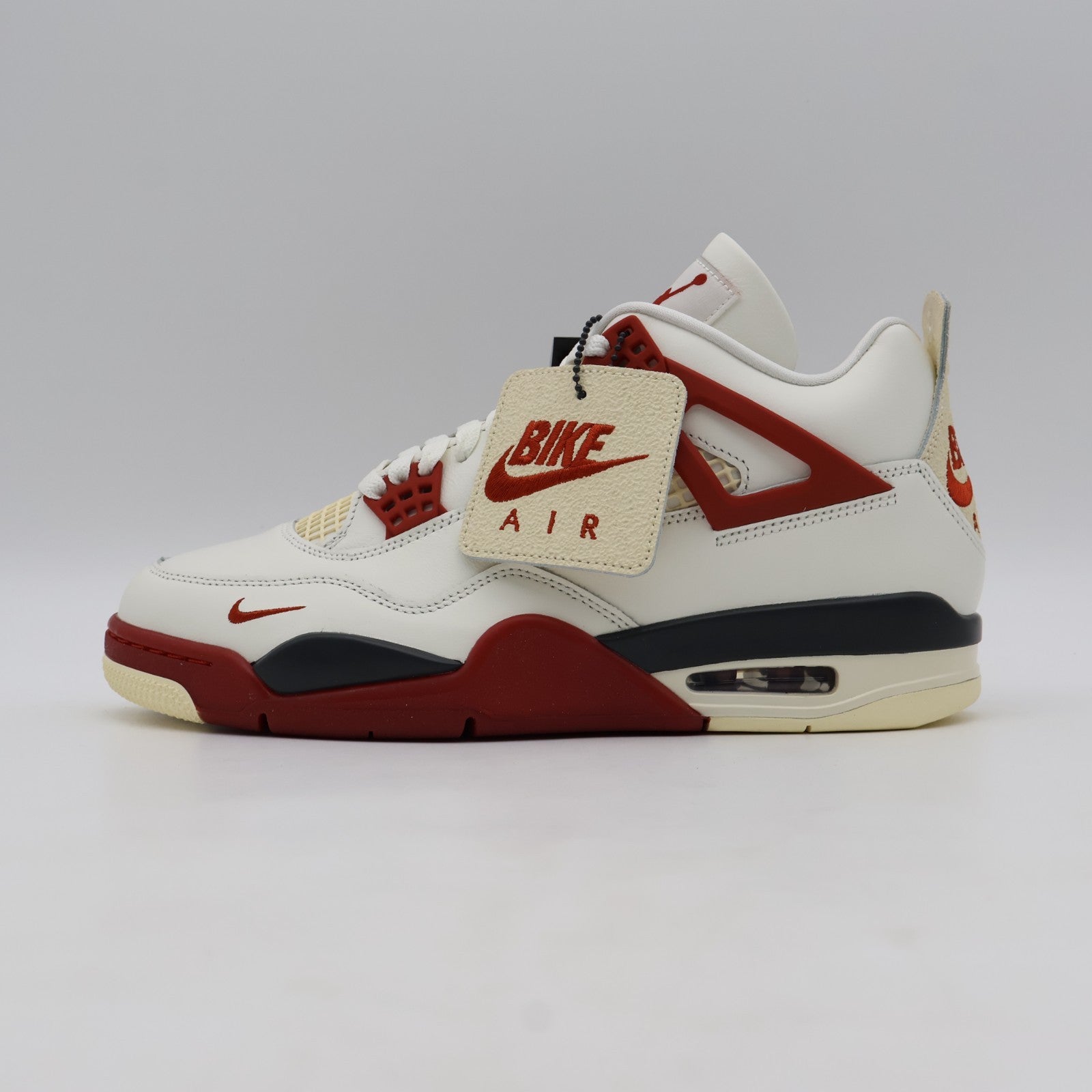 IQ8055-100 Nigel Sylvester à Nike Air Jordan 4 "Brick After Brick" (Men's)