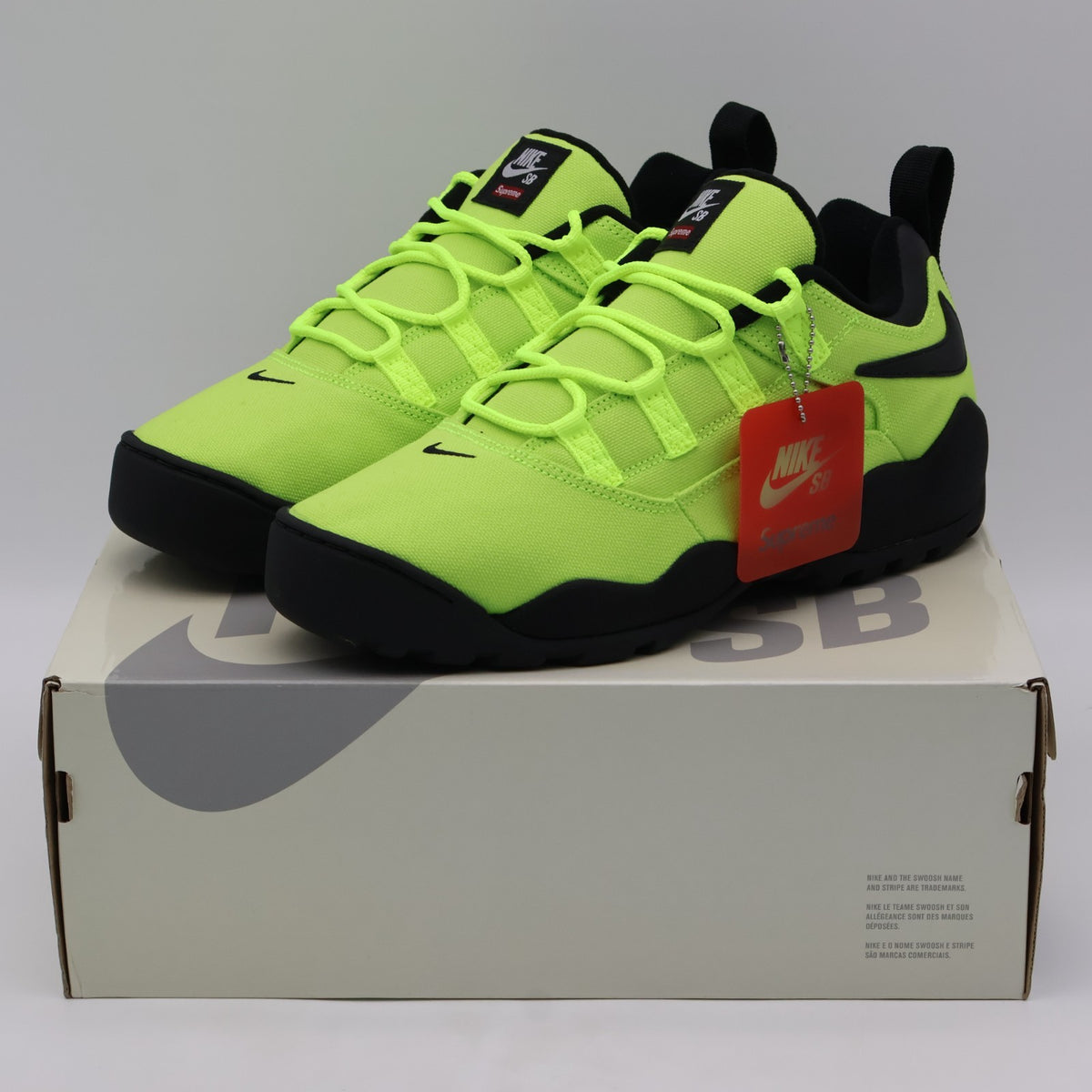 FQ3000-700 Supreme Nike SB Darwin Low Green Volt Black White Fluorescent (Men's)