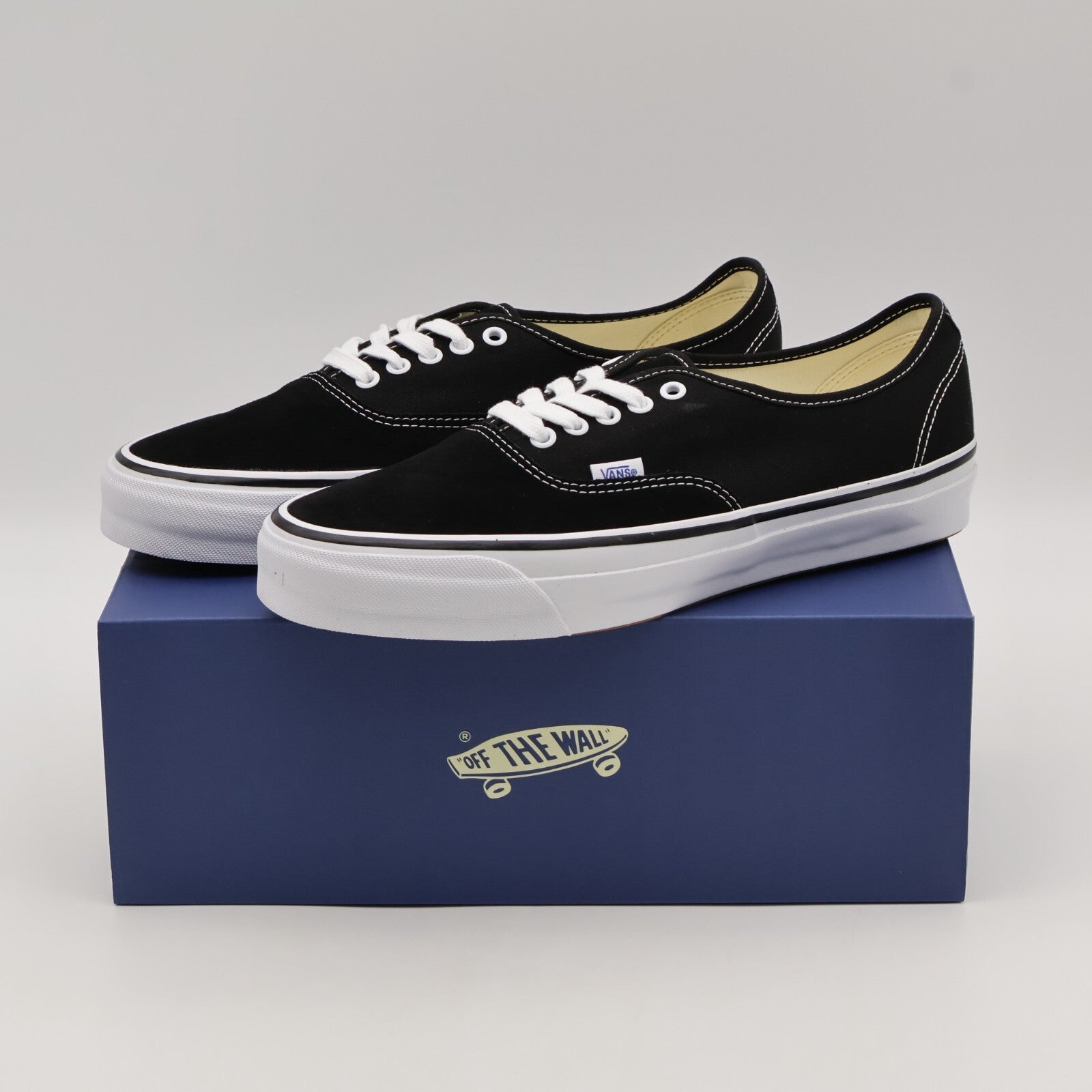 VN000D5KMCG Vans Premium Authentic 44 Black White (Men's)