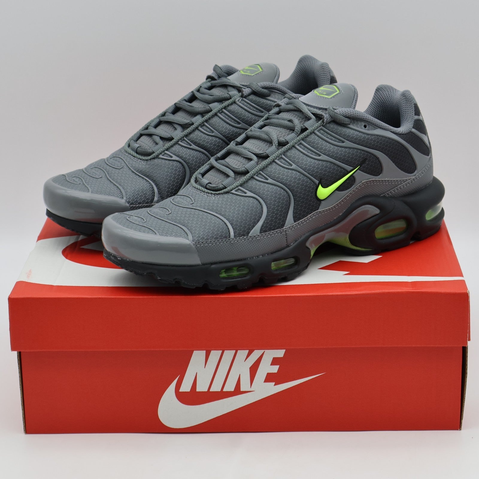 DM0032-026 Nike Air Max Plus Smoke Grey Volt (Men's)