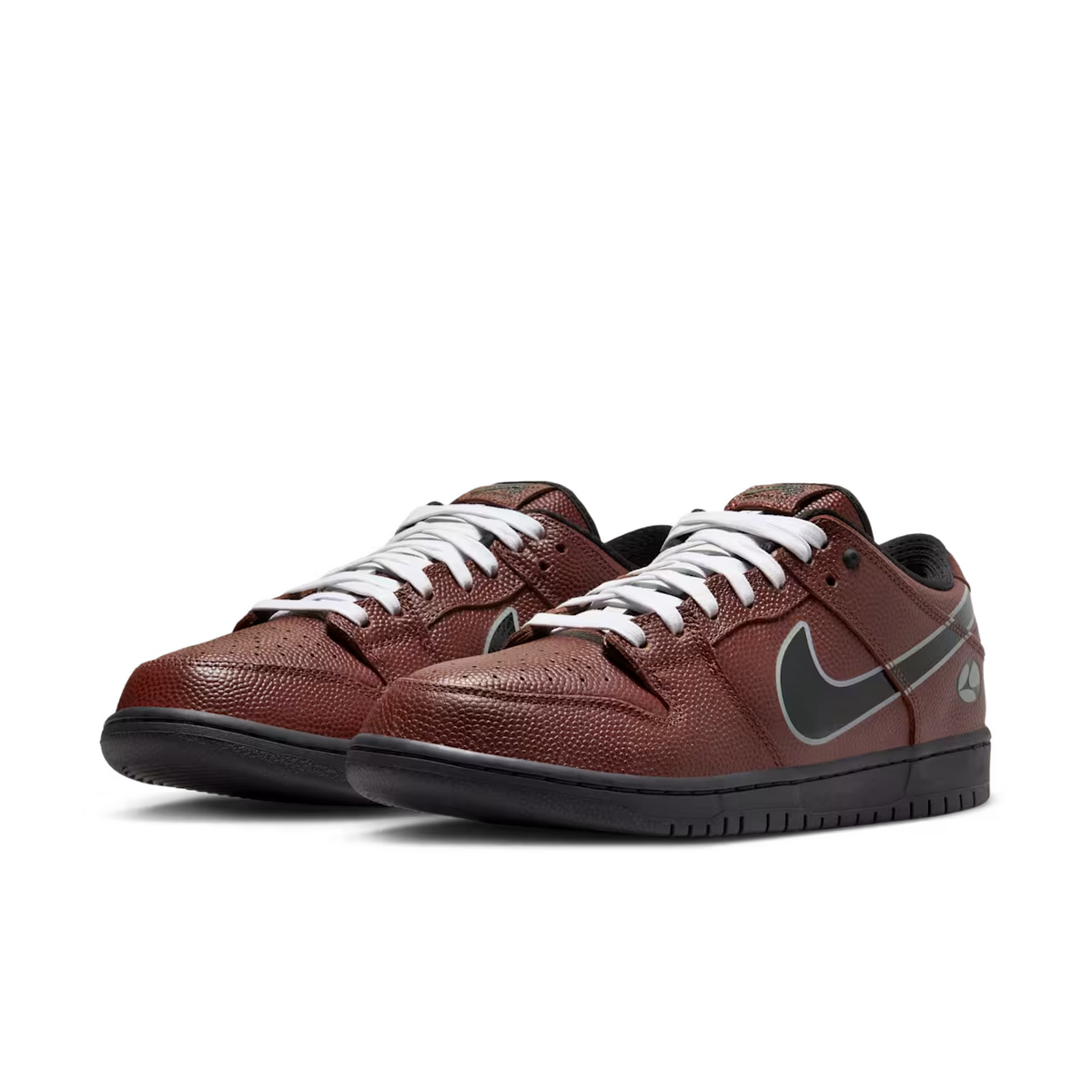 HJ4131-200 Limosine Skateboards Nike SB Dunk Low Pro Brown Black (Men's)