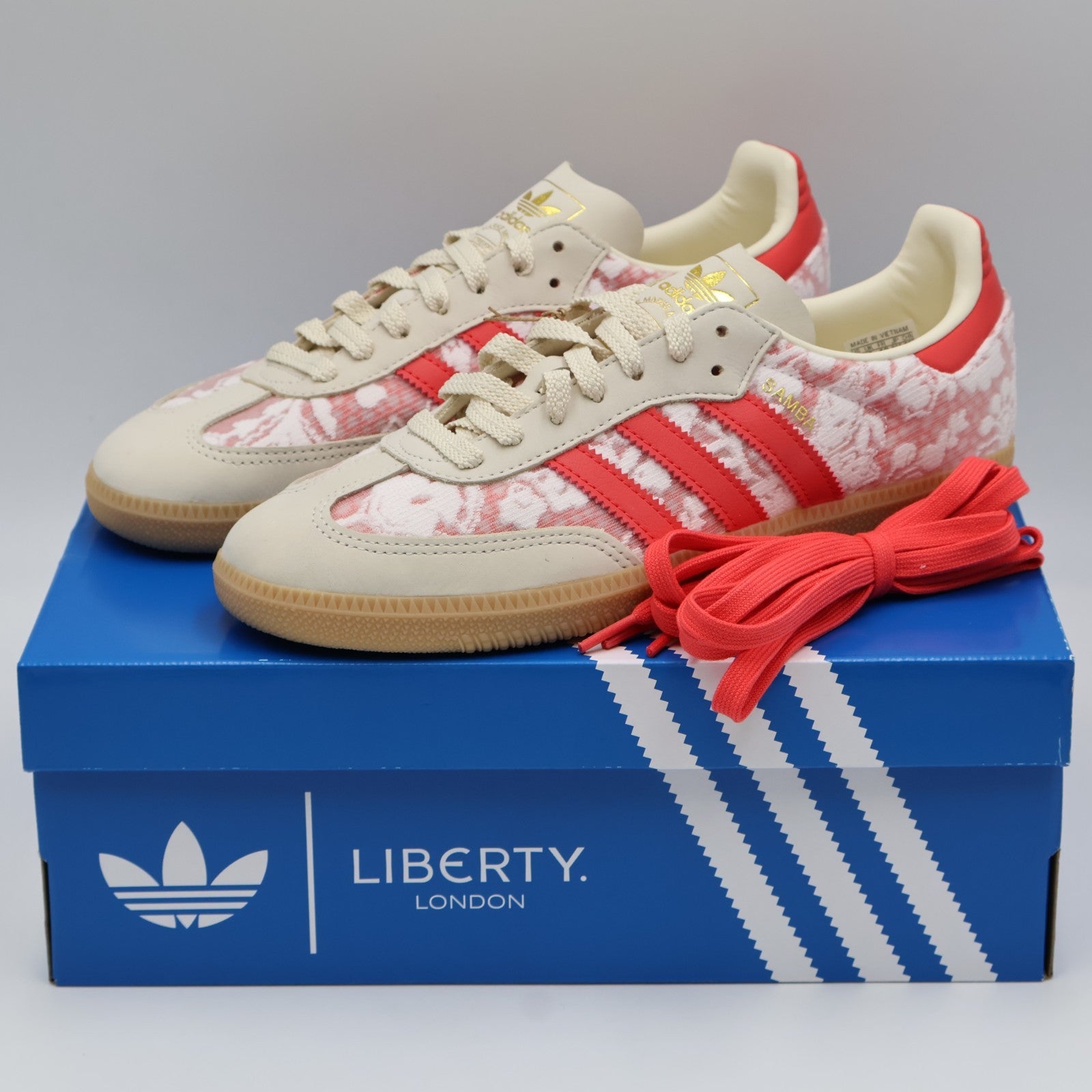 JR8841 Liberty London à adidas Originals Samba Better Scarlet (Women's)