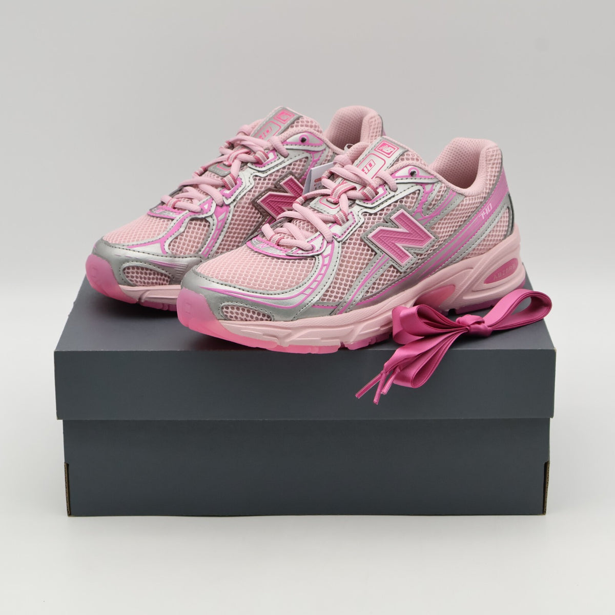 U740AP2 New Balance Women's 740 Pink Vacation (Men's)