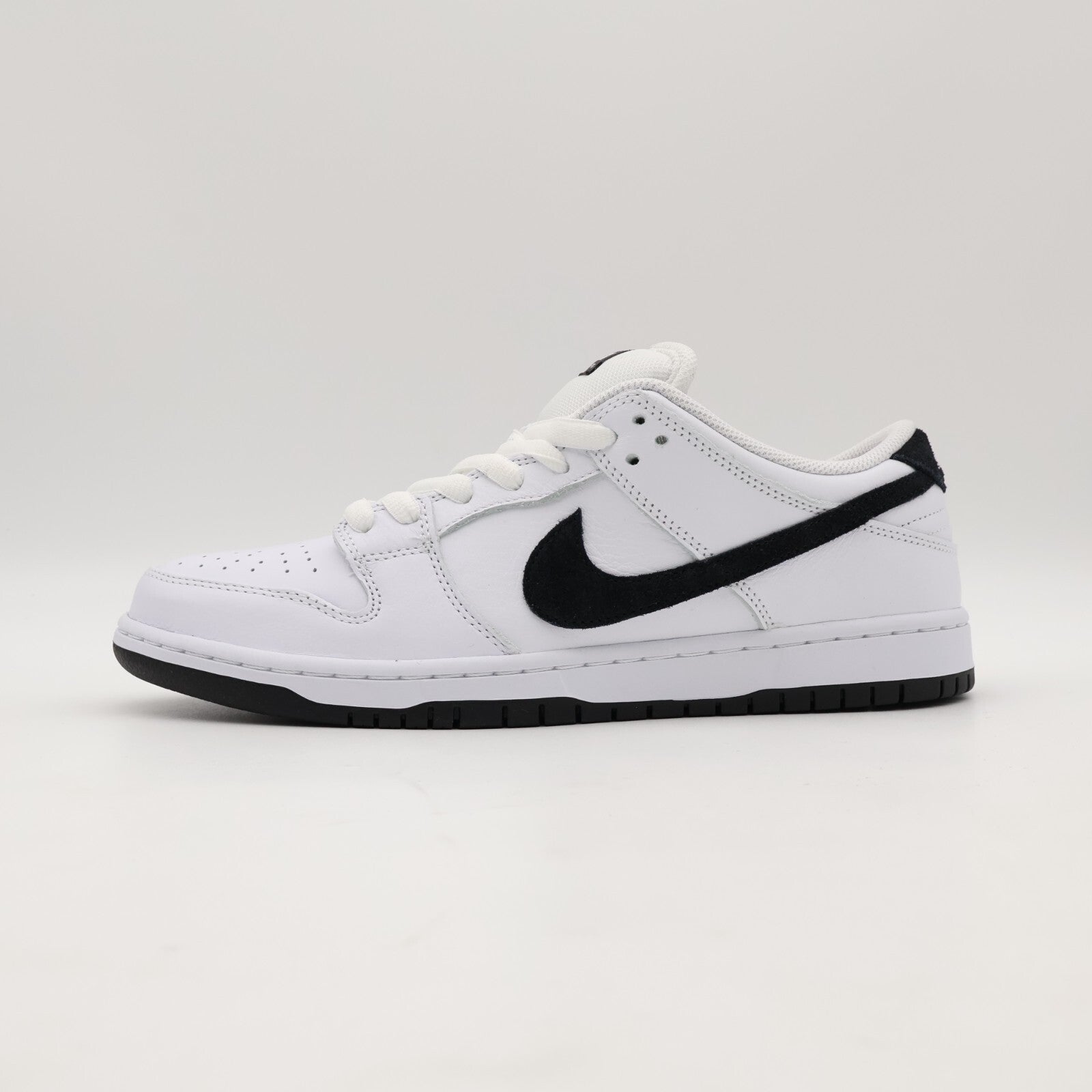 HF3704-100 Nike SB Dunk Low Pro White Black (Men's)