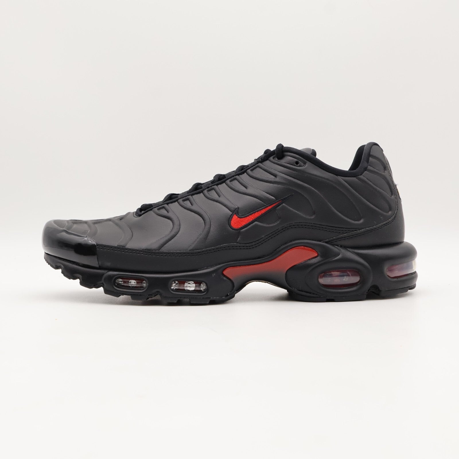 FZ3038-001 Nike Air Max Plus Premium Black Metallic Gold University Red (Men's)