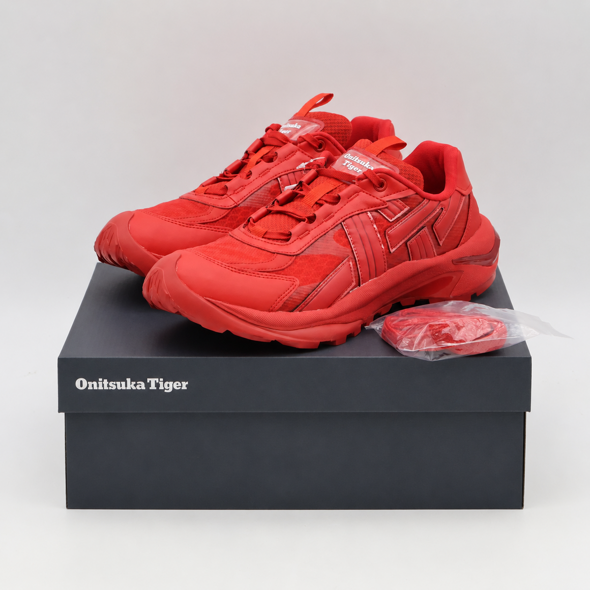 1183C612-600 Onitsuka Tiger Tigtrail Classic Red Classic Red (Men's)