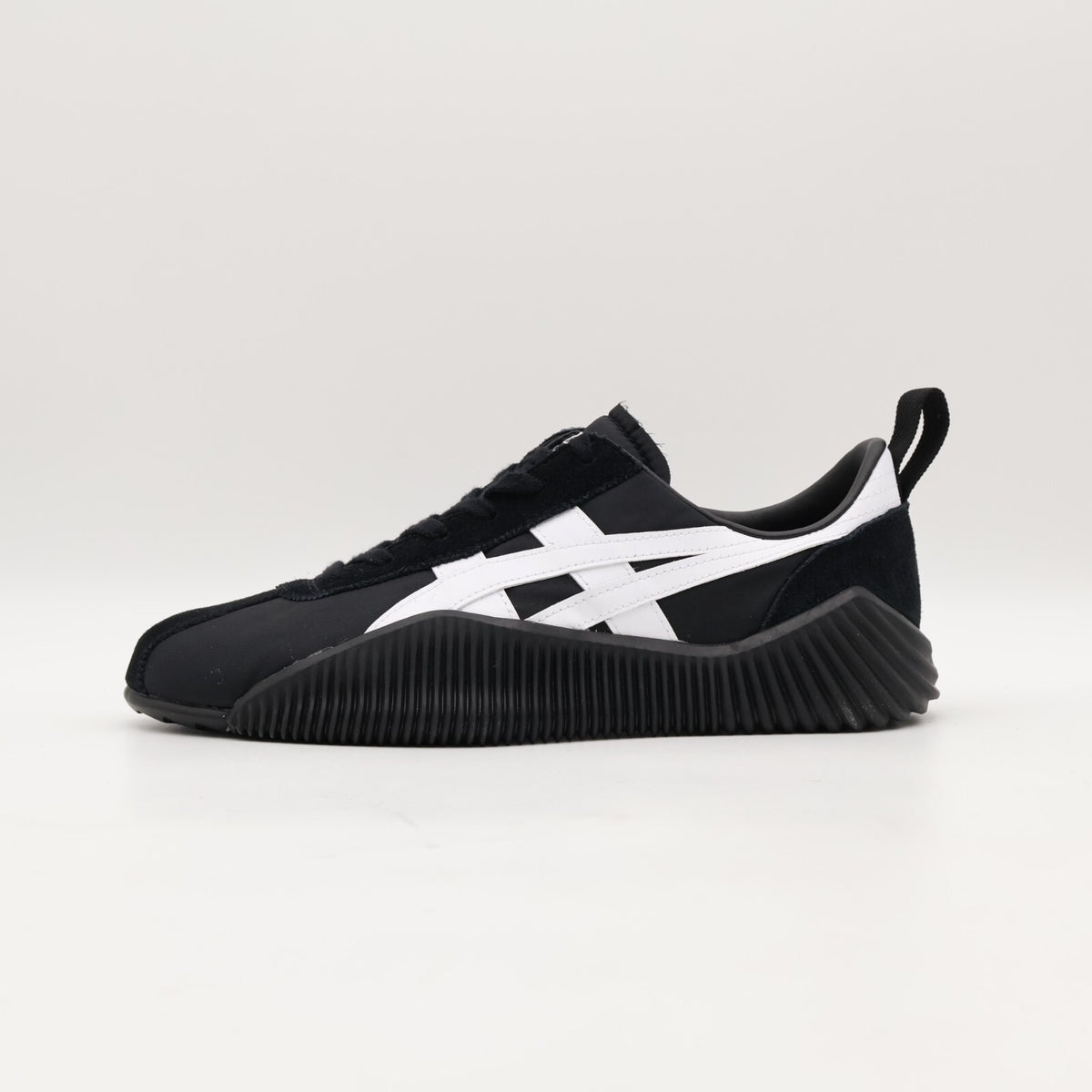 1183B257-001 Onitsuka Tiger Acromount Black White (Men's)