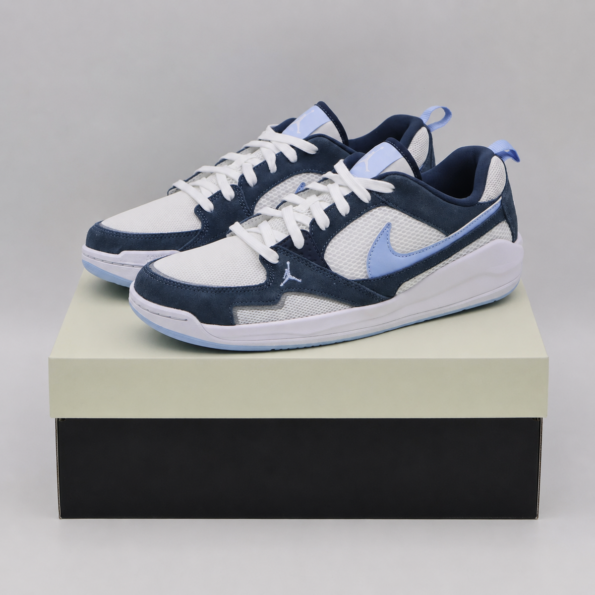 HJ6777-103 Nike Jordan CMFT Era White Blue (Men's)