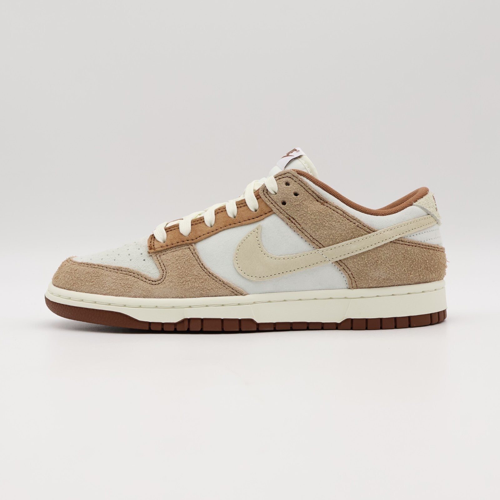 DD1390-100 Nike Dunk Low PRM Medium Curry (Men's)