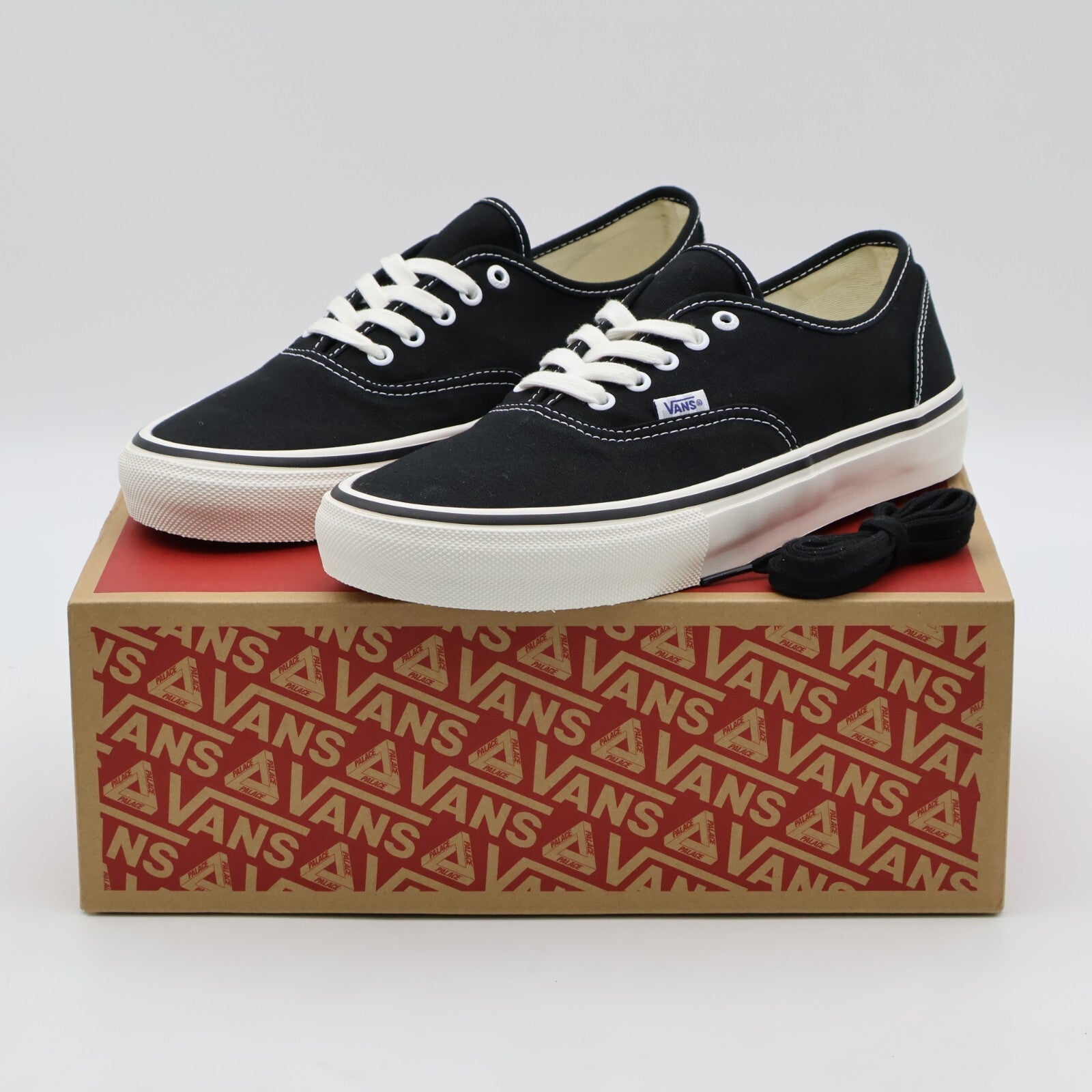 VN000NBEBA2 Palace Skateboards Vans Authentic Black (Men's)