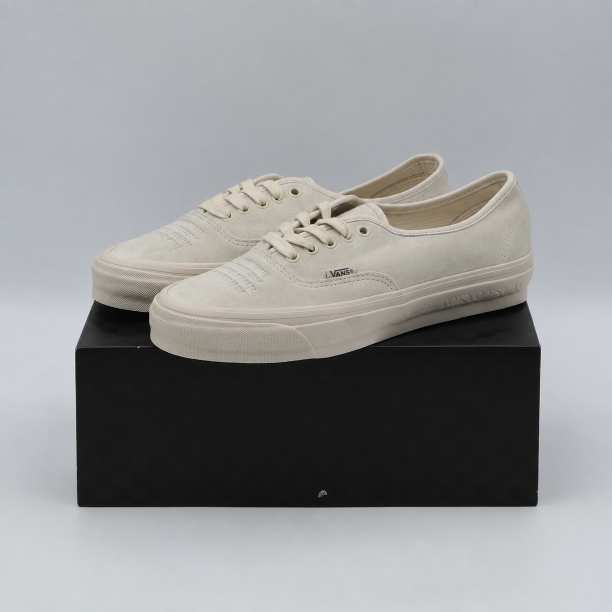 VN000XVJ7VJ NEIGHBORHOOD Ã OTW by Vans Authentic 44 "Natural" (Men's)