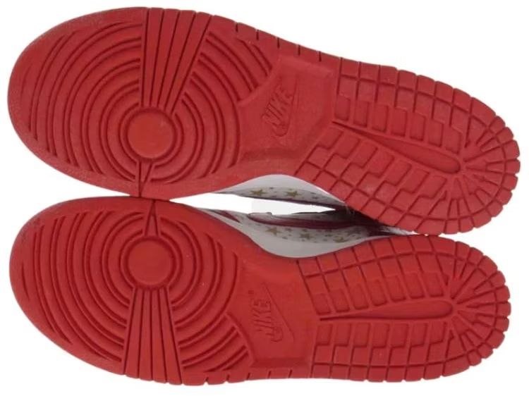 307385-161 Supreme à Nike SB Dunk High "Red Stars" (Men's)
