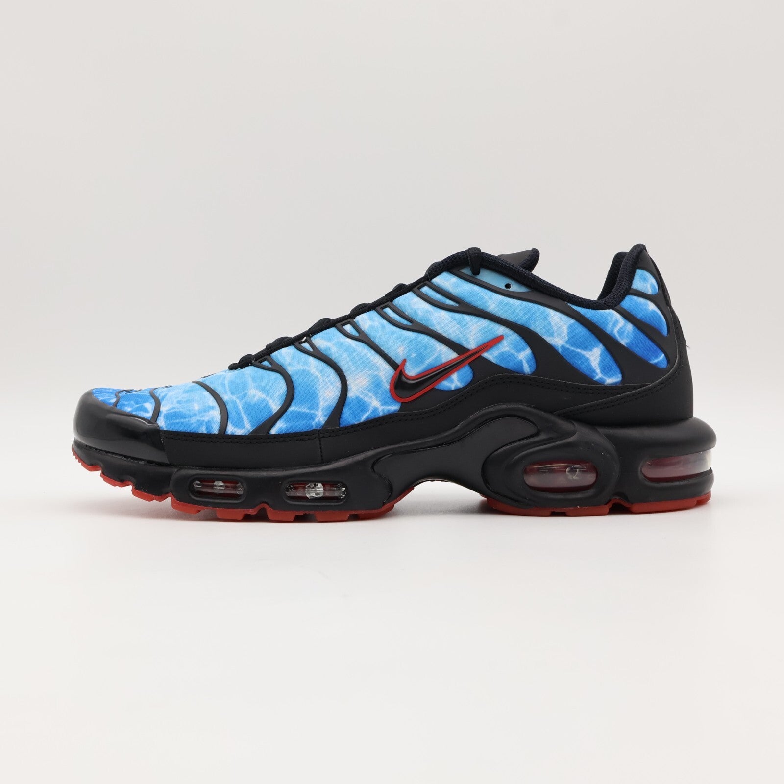 HQ3824-001 Nike Air Max Plus Shark Attack (Men's)
