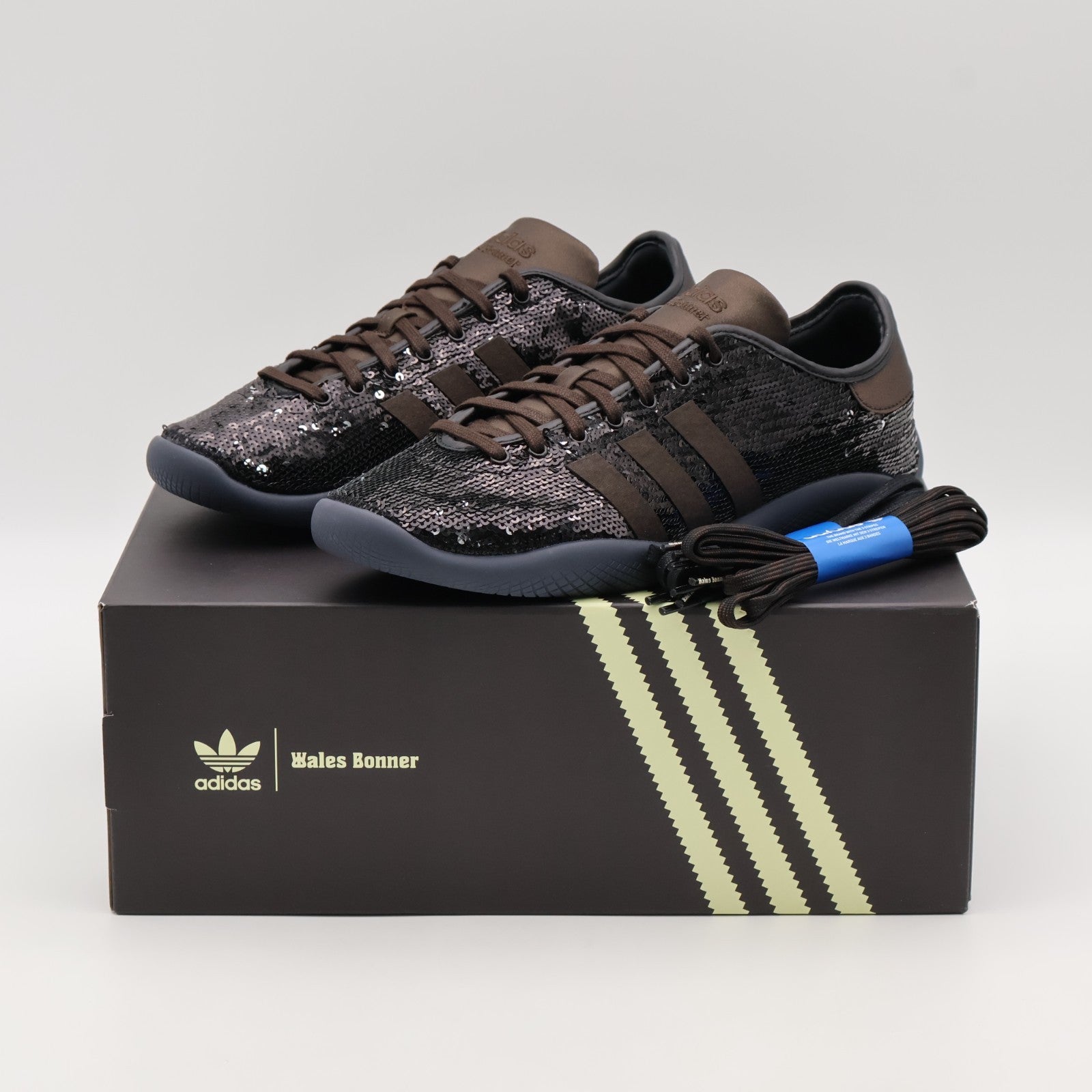 JR0259 Wales Bonner à adidas Originals Karintha Lo Core Black (Men's)