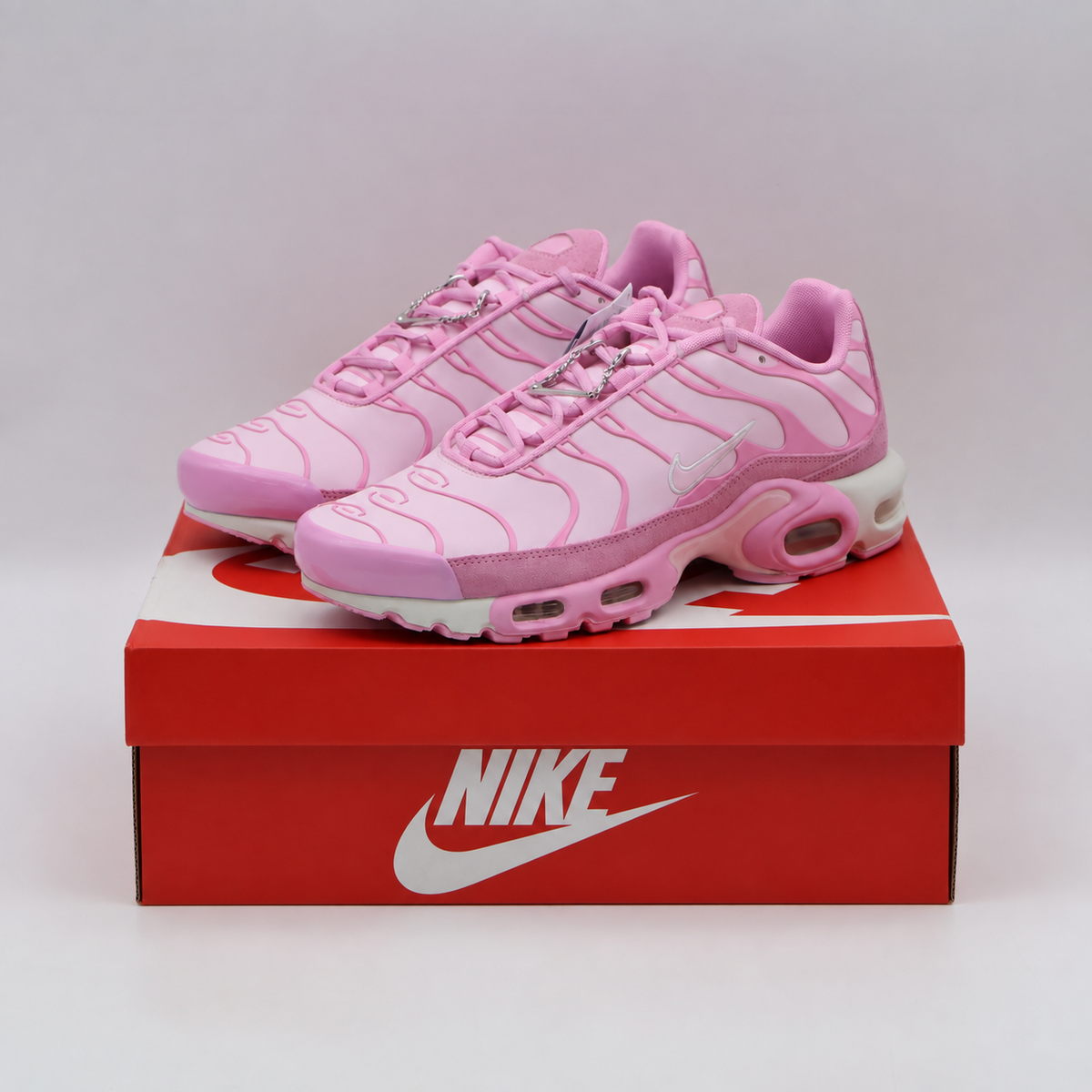 IV5286-600 Nike Air Max Plus "Pink Rise/Summit White" (Women's)