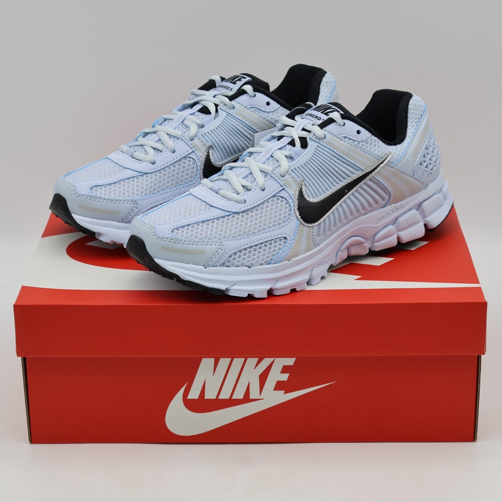 FJ2028-401 Nike Zoom Vomero 5 Blue Tint Platinum Tint Metallic (Women's)