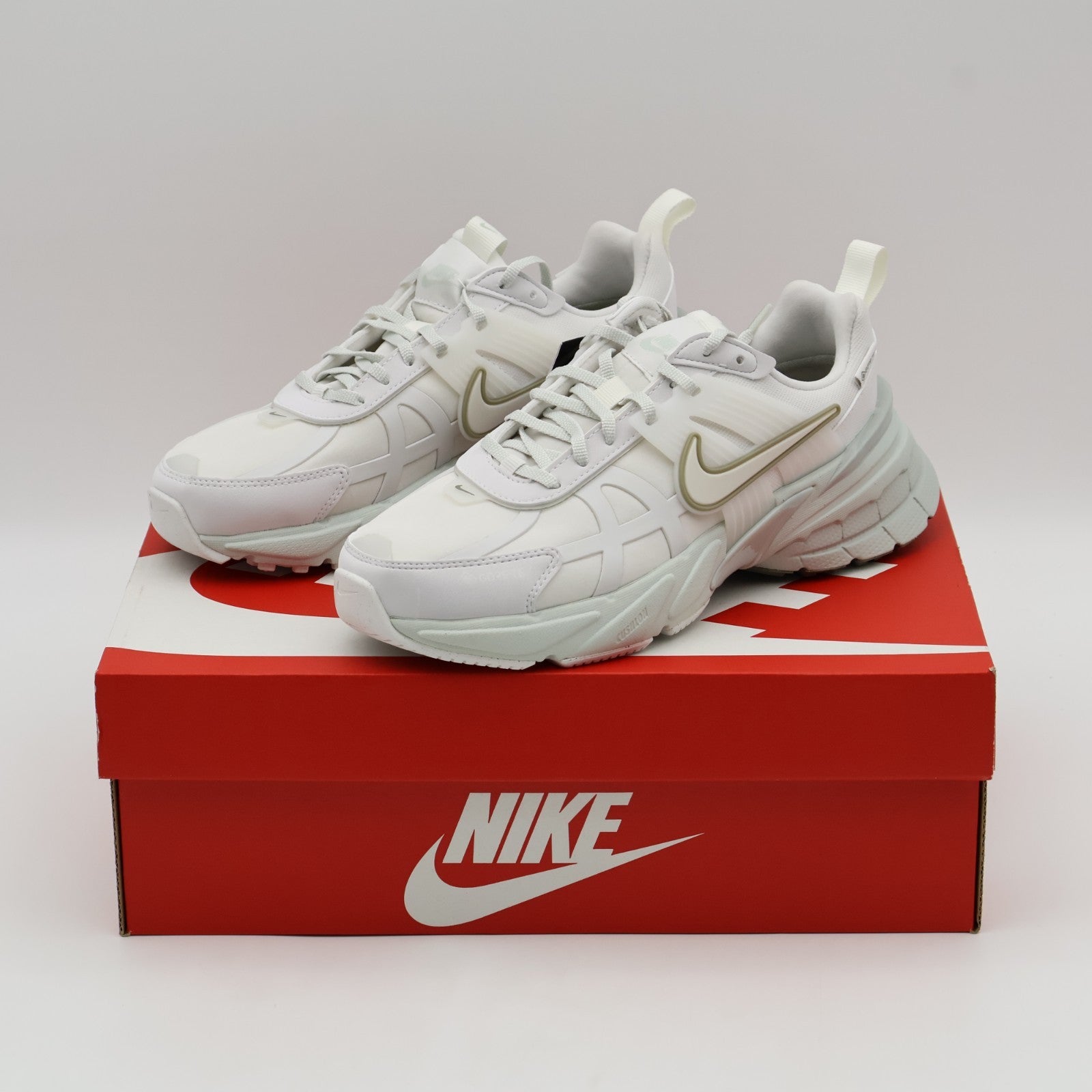 FZ2622-004 Nike V2K Run GORE-TEX Platinum Tint Summit White (Women's)