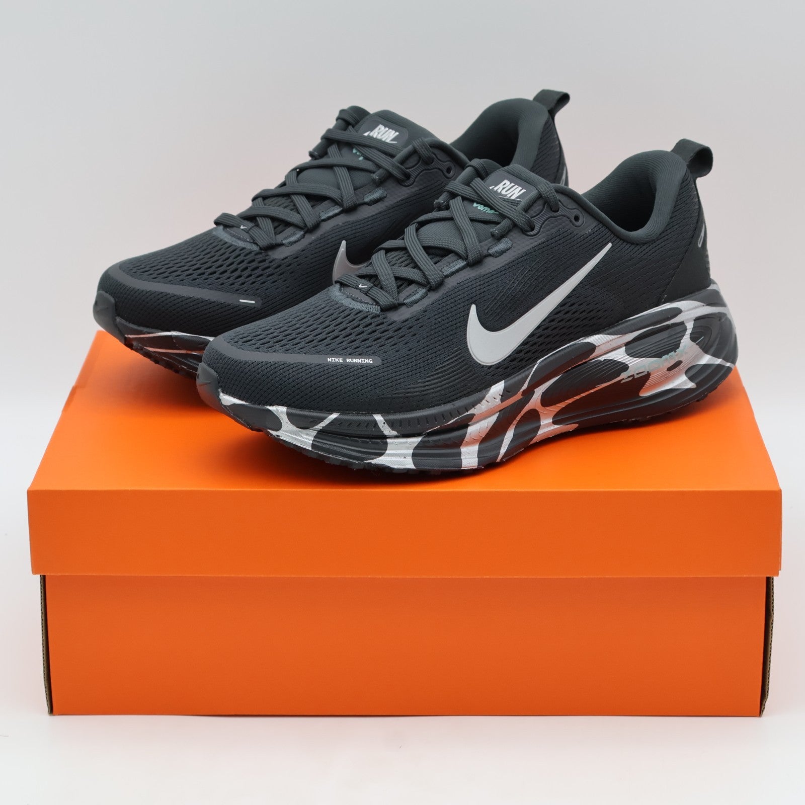 IM6010-060 Nike Vomero 18 Road Running Shoes Anthracite Canyon Metall (Men's)