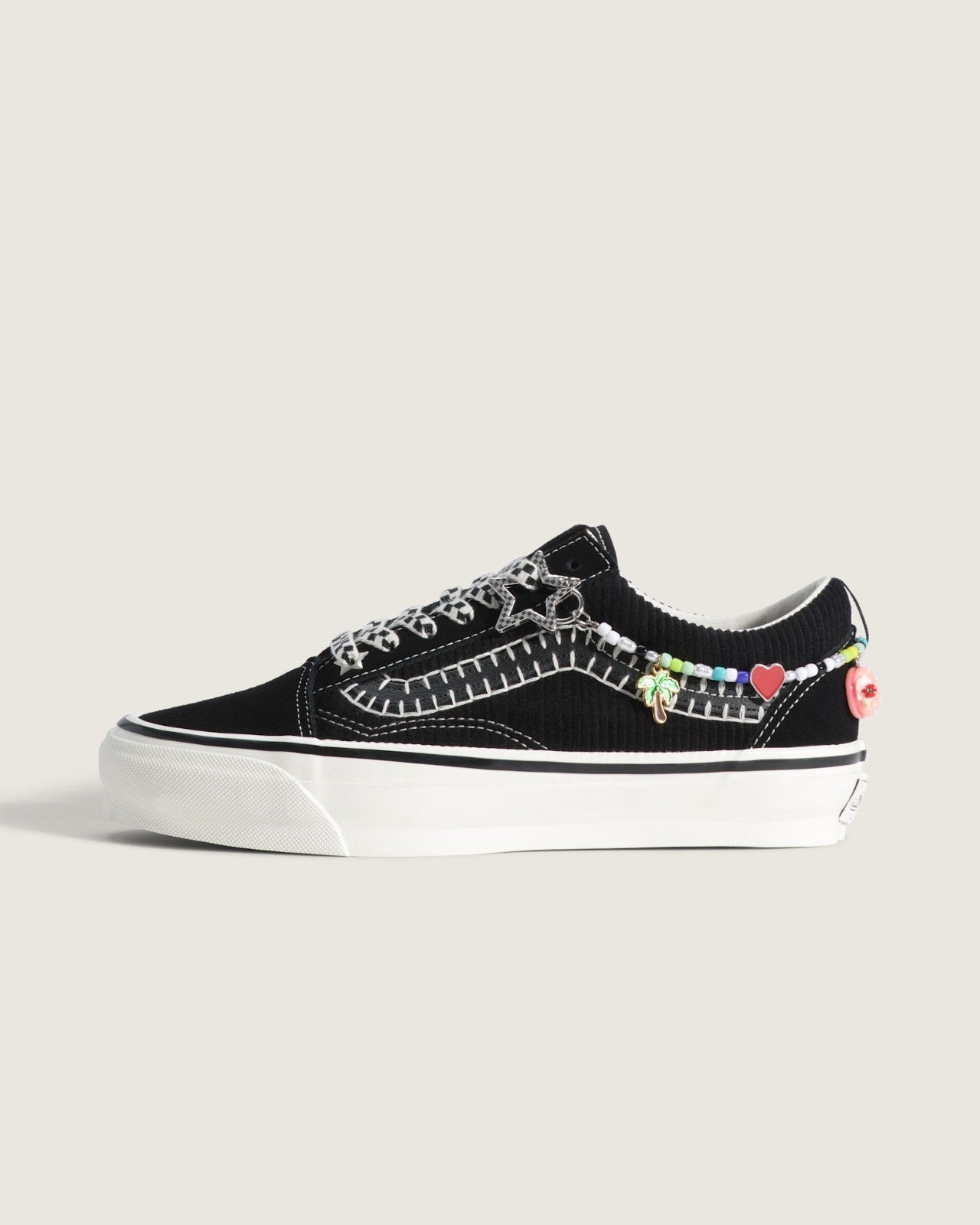 VN000EGYBPR Vans Premium Old Skool Charms "Black/Marshmallow" (Unisex)