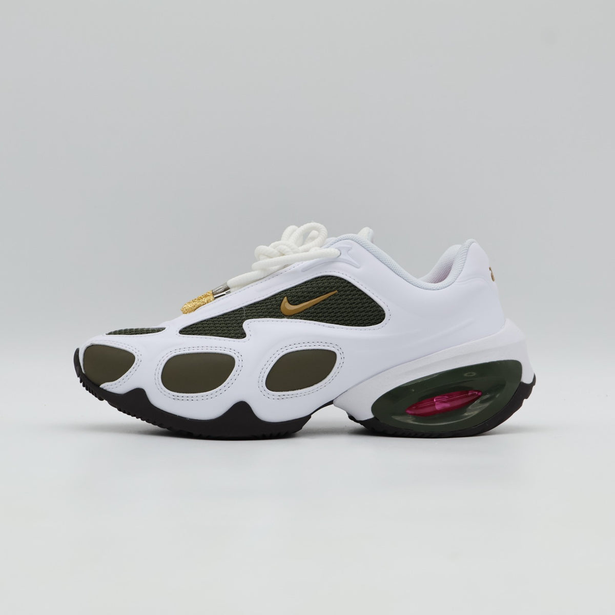 HV9928-100 Veneda Carter à Nike Air Max Muse White Cargo Khaki (Women's)