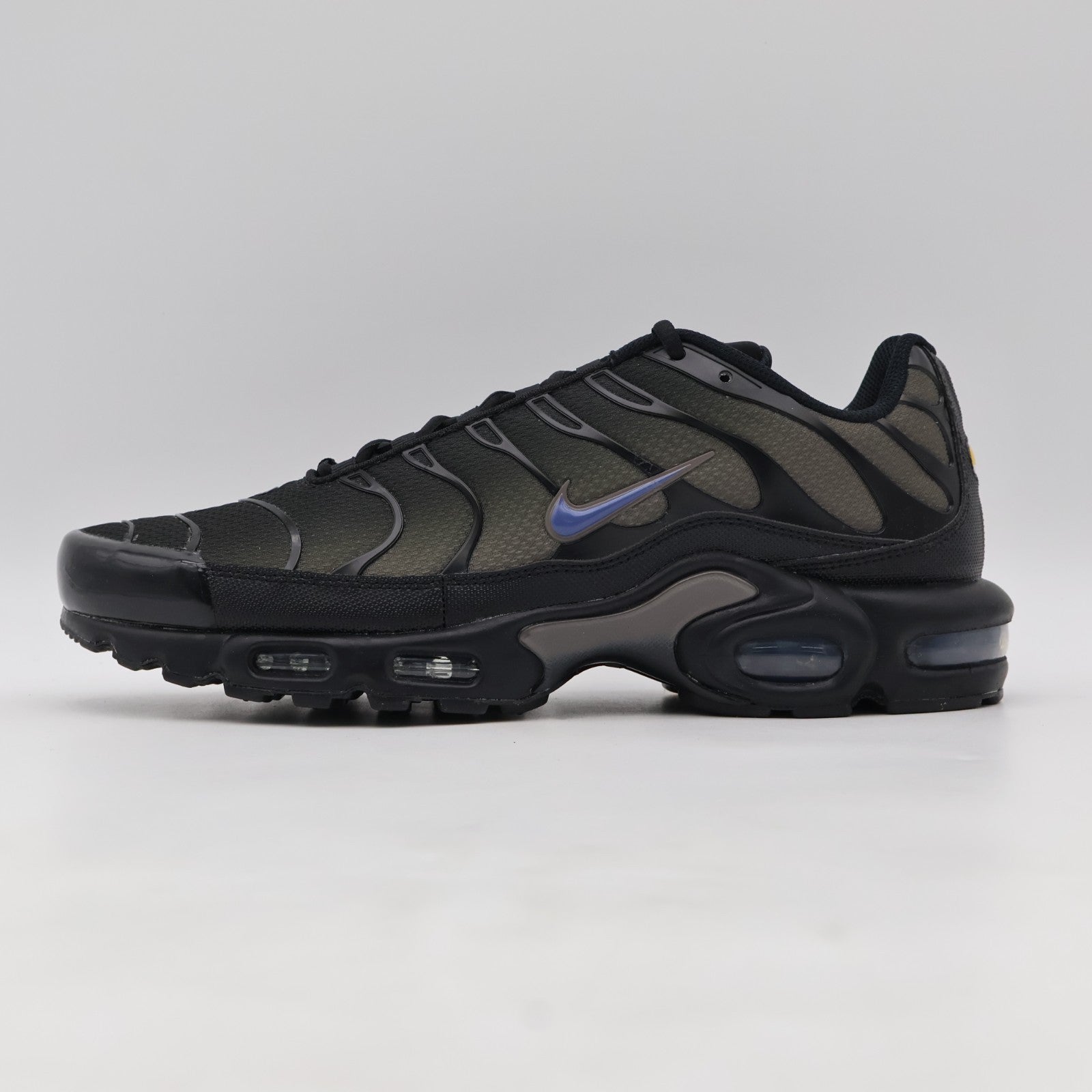 DM0032-018 Nike Air Max Plus Black Dark Smoke Grey (Men's)