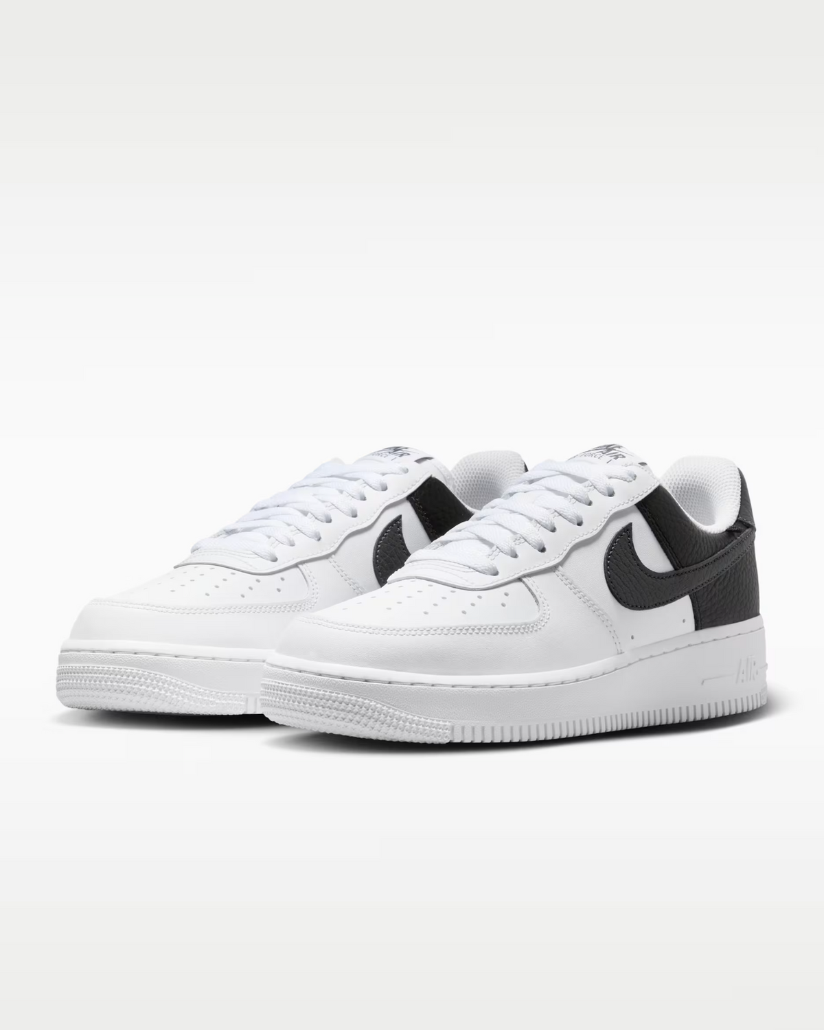 IR0872-001 Nike Air Force 1 '07 "Black/White" (Women's)