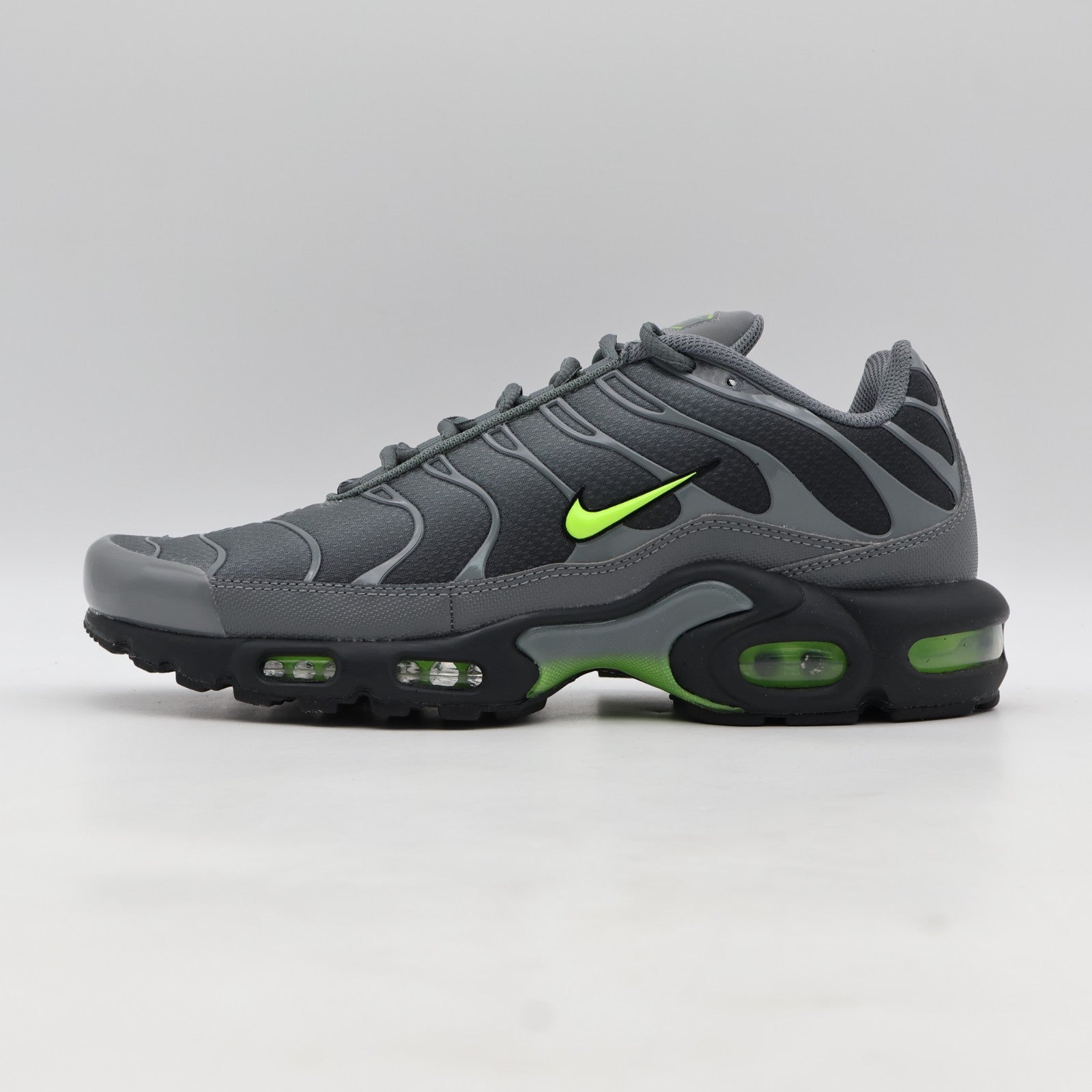 DM0032-026 Nike Air Max Plus Smoke Grey Volt (Men's)