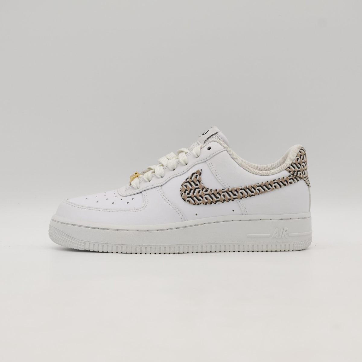 DZ2709-100 Nike WMNS Air Force 1 Low United in Victory White