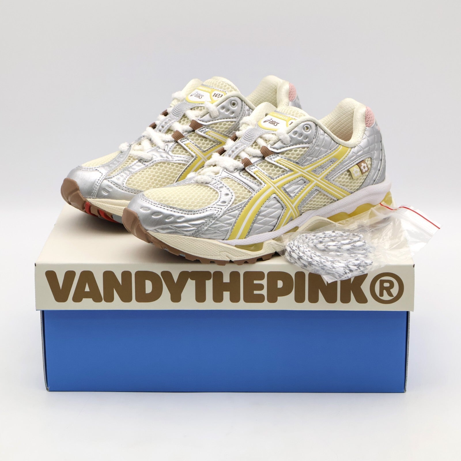1203A865-752 VANDY THE PINK atmos Asics Gel-Nimbus 10.1 Ivory Pineapple (Men's)