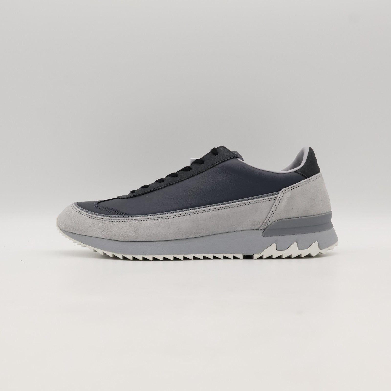 1183C385-021 Onitsuka Tiger Hsinti Carrier Grey (Men's)