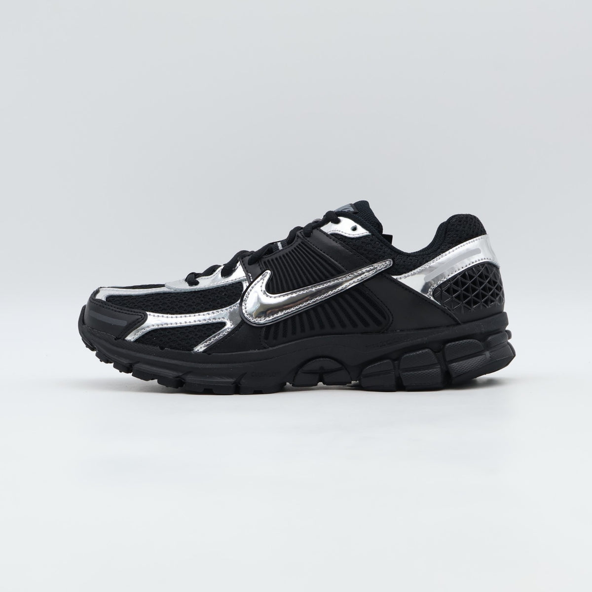 IV4311-002 Nike Women's Zoom Vomero 5 BlackMetallic Silver (Women's)