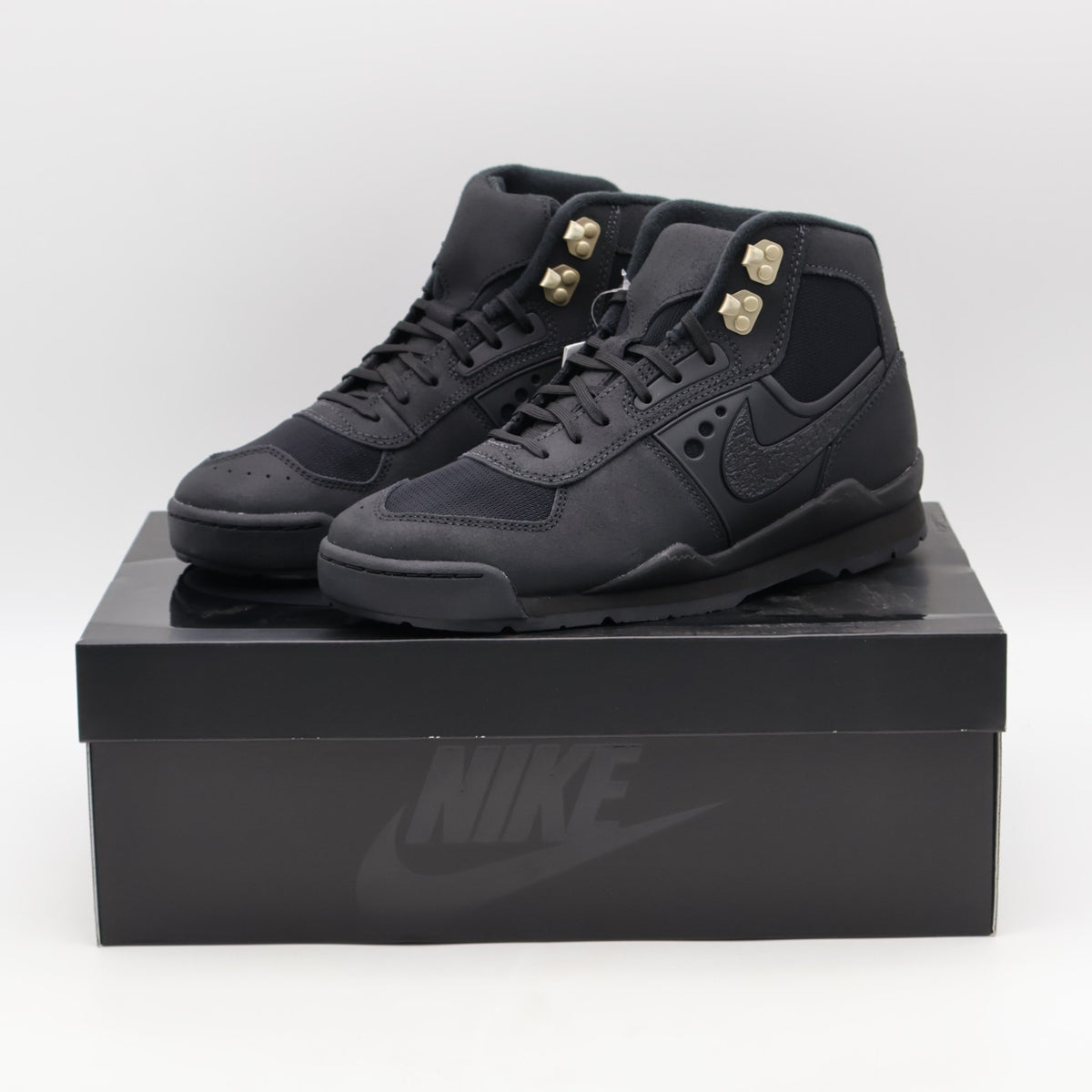 IH4450-001 Nike Baltoro High Black Metallic Gold (Men's)