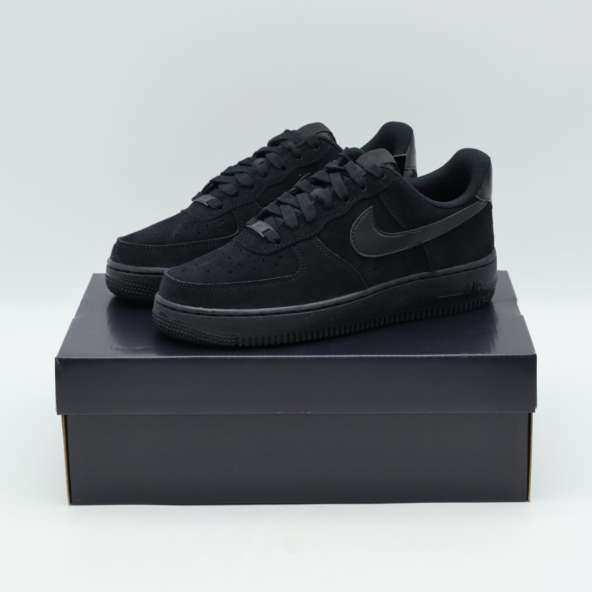 IO4833-004 Nike Air Force 1 '07 Black (Women's)