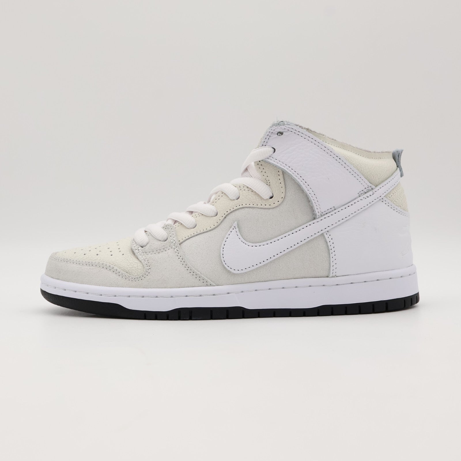HM5837-100 ANTIHERO Ã Nike SB Dunk High QS White (Men's)
