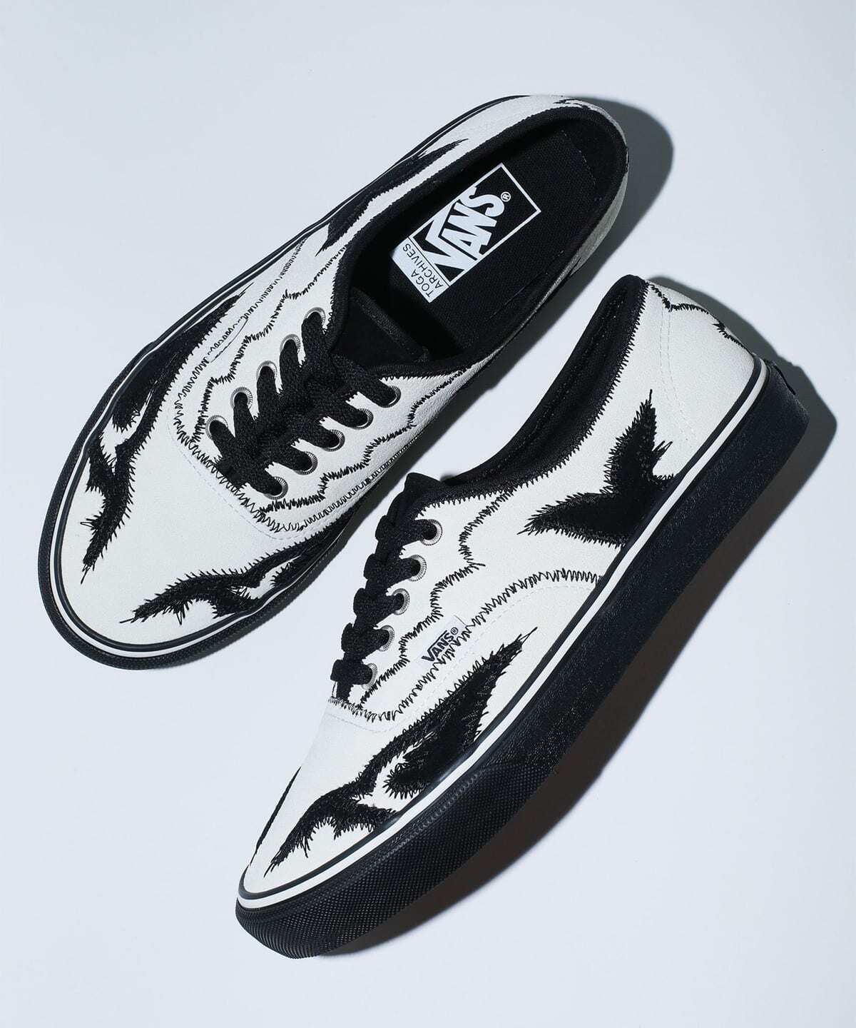 TC32-AJ520 TOGA Ã Vans Authentic White Black (with Socks Pair Set)