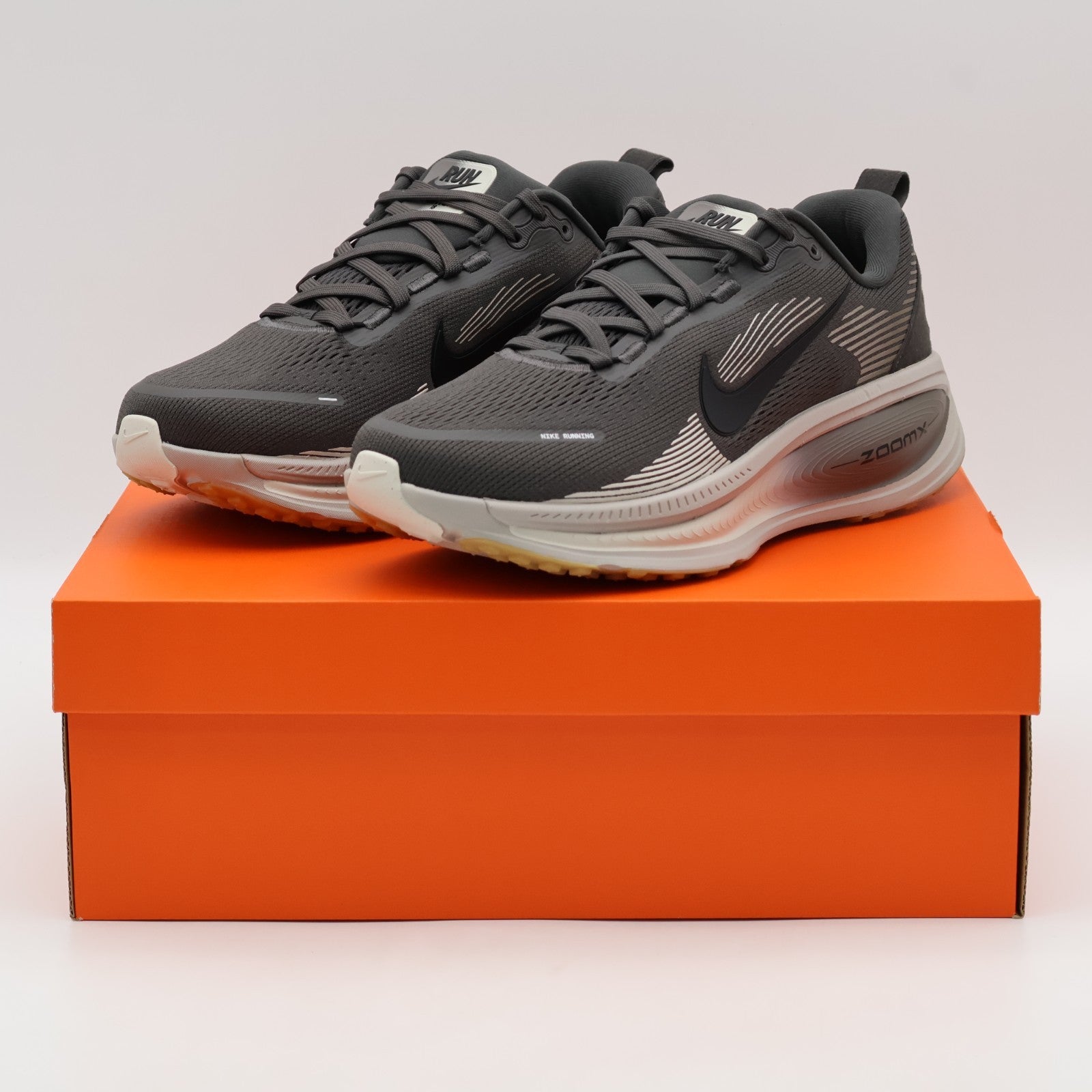 HM6803-215 Nike Vomero 18 Medium Ash College Grey Pale Ivory Black (Men's)