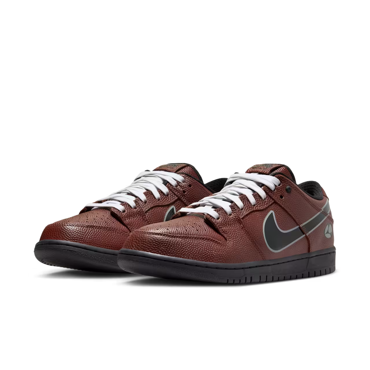 HJ4131-200 Limosine Skateboards Nike SB Dunk Low Pro Brown Black (Men's)